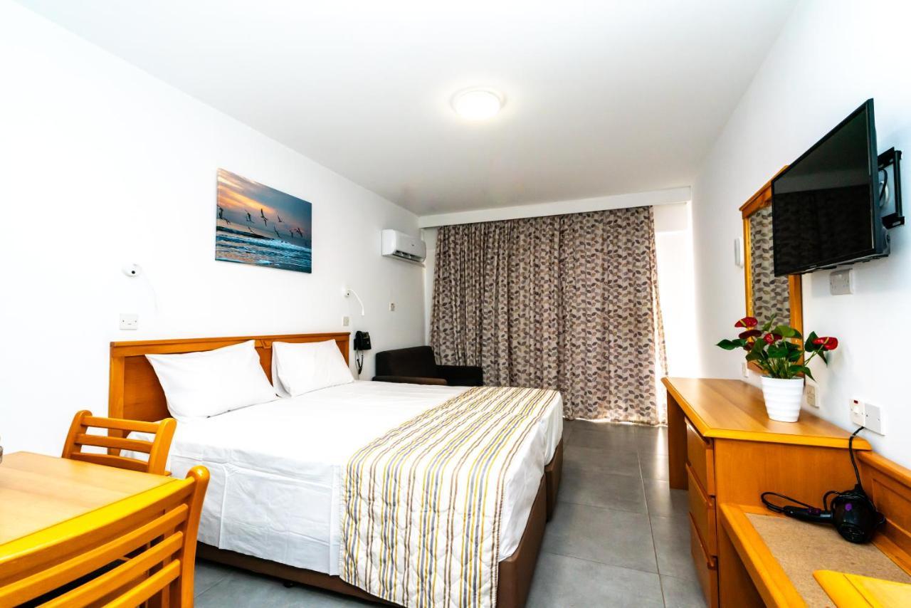 Helios Bay Hotel And Suites Klorakas Ngoại thất bức ảnh