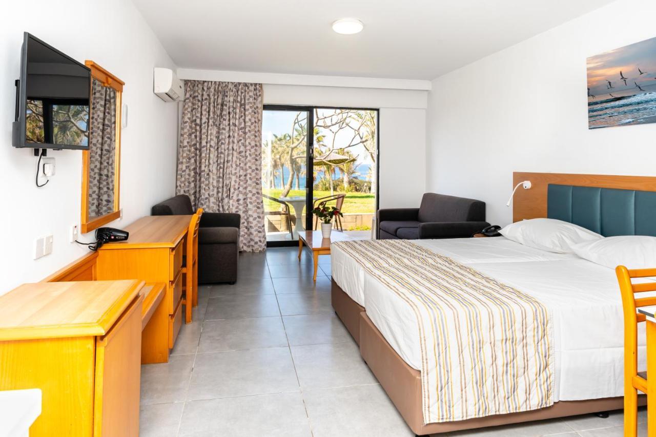 Helios Bay Hotel And Suites Klorakas Ngoại thất bức ảnh
