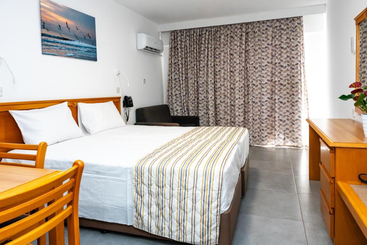 Helios Bay Hotel And Suites Klorakas Ngoại thất bức ảnh