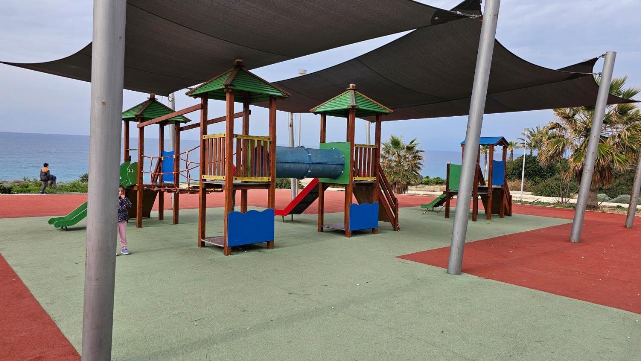 Helios Bay Hotel And Suites Klorakas Ngoại thất bức ảnh