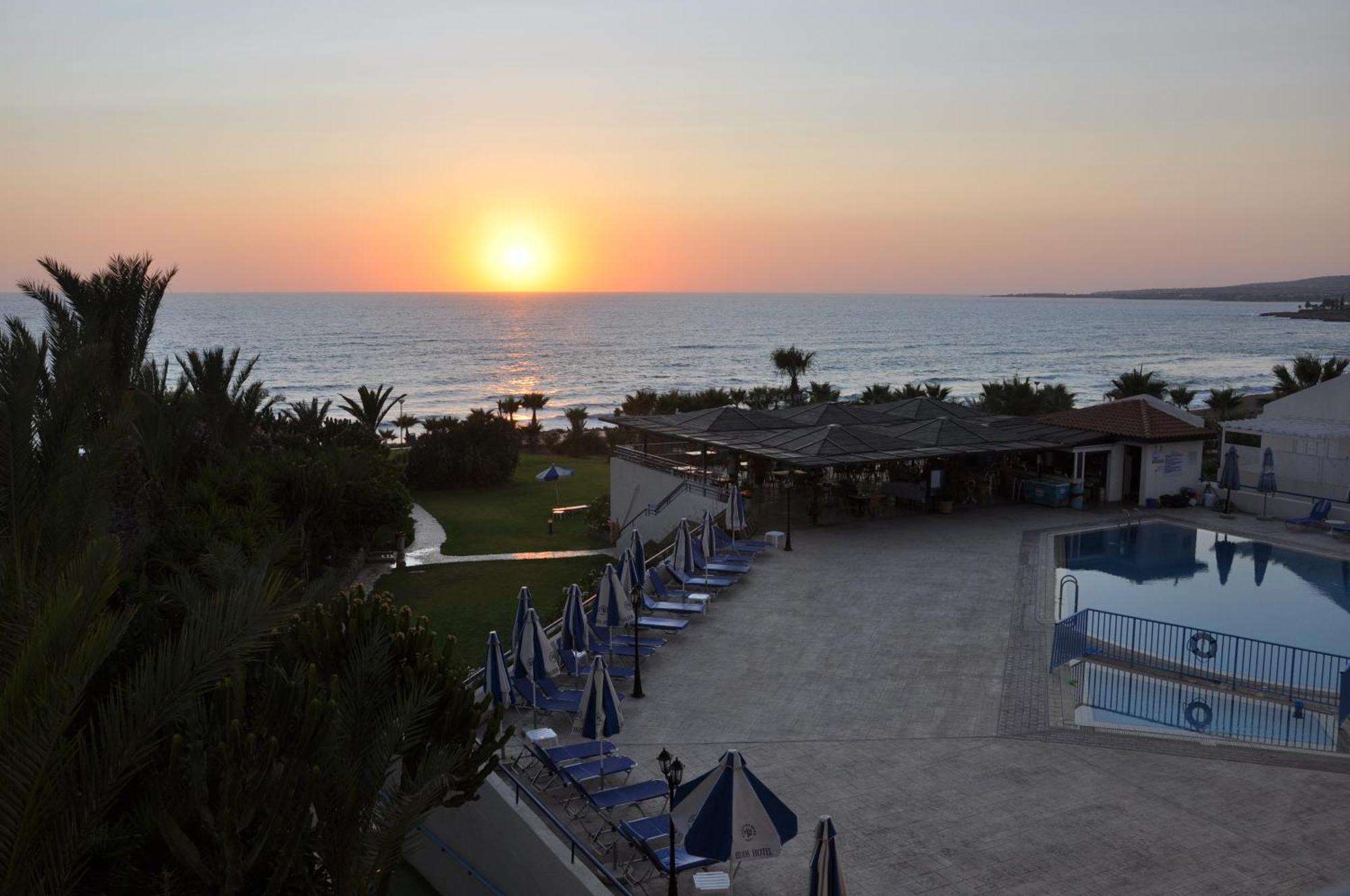 Helios Bay Hotel And Suites Klorakas Ngoại thất bức ảnh