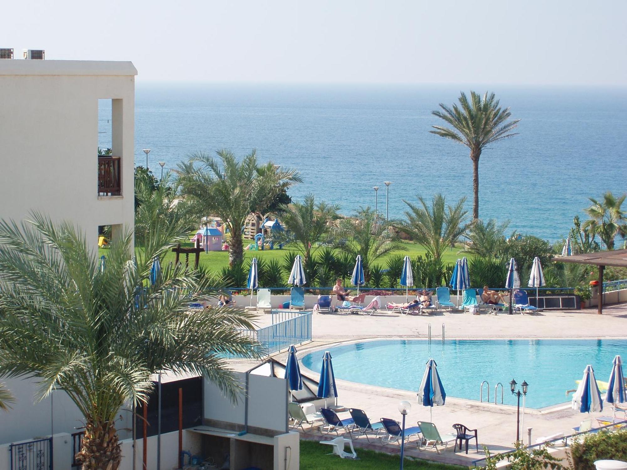 Helios Bay Hotel And Suites Klorakas Ngoại thất bức ảnh