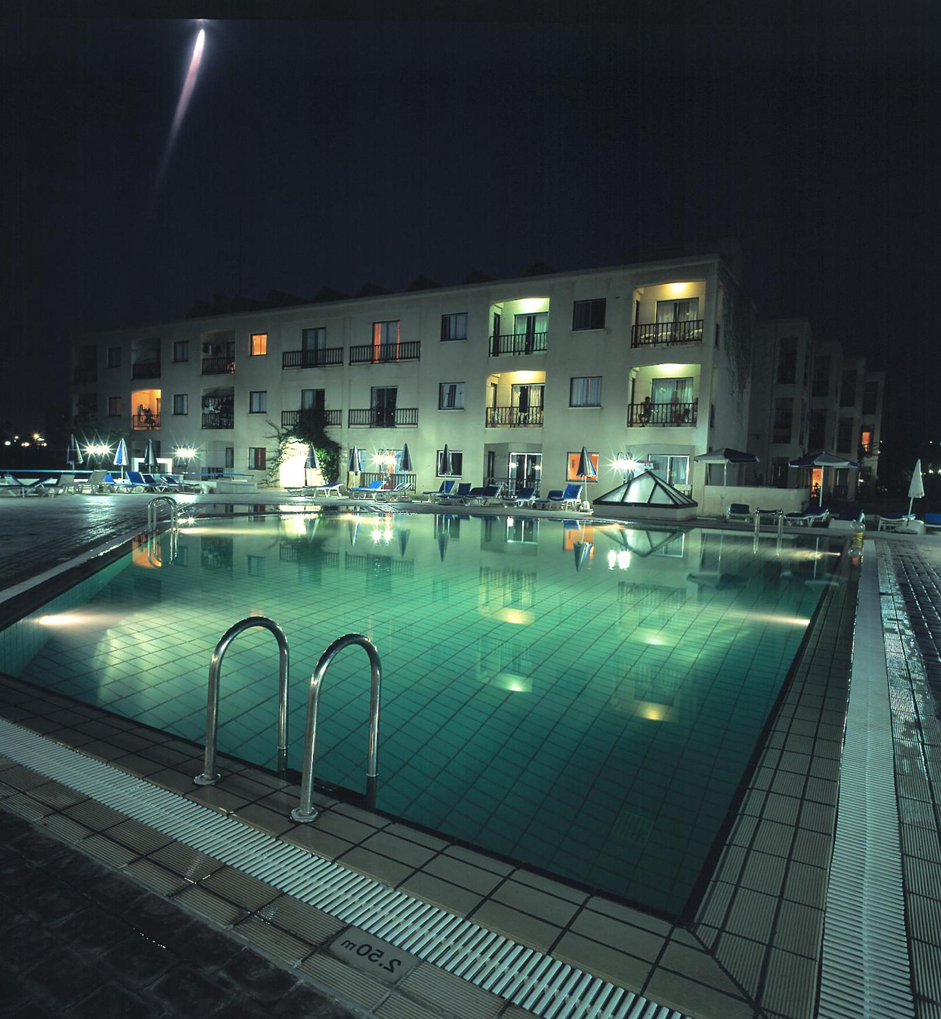 Helios Bay Hotel And Suites Klorakas Ngoại thất bức ảnh