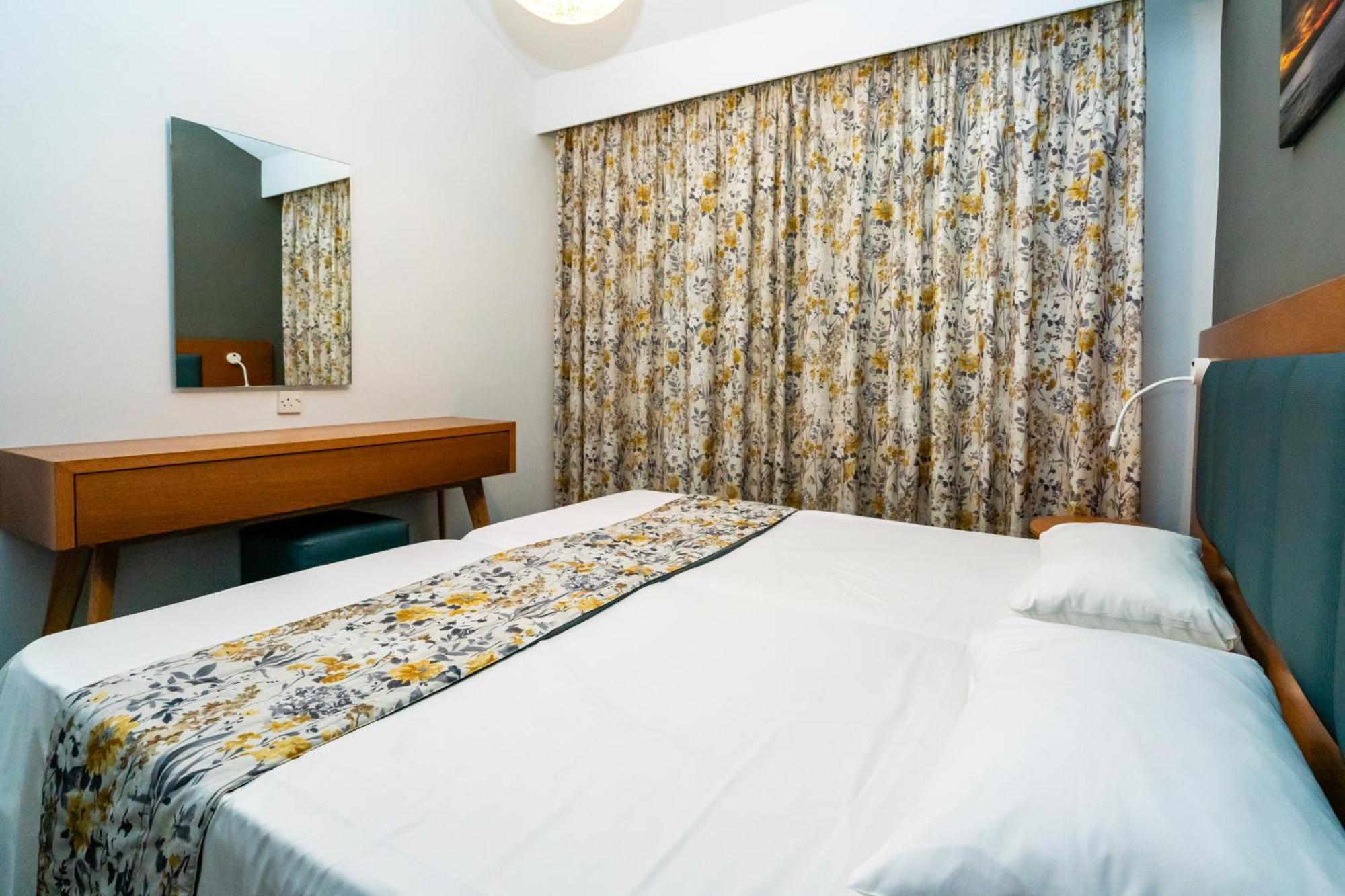 Helios Bay Hotel And Suites Klorakas Phòng bức ảnh