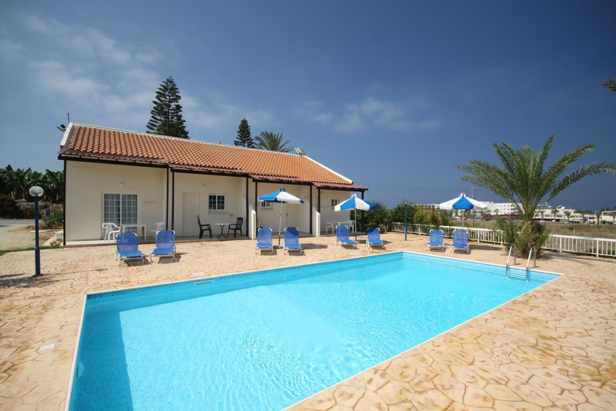 Helios Bay Hotel And Suites Klorakas Ngoại thất bức ảnh