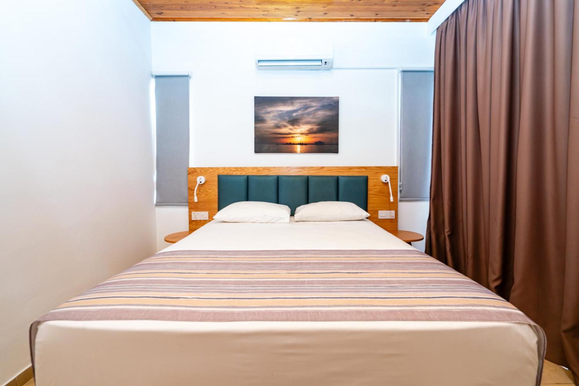 Helios Bay Hotel And Suites Klorakas Ngoại thất bức ảnh