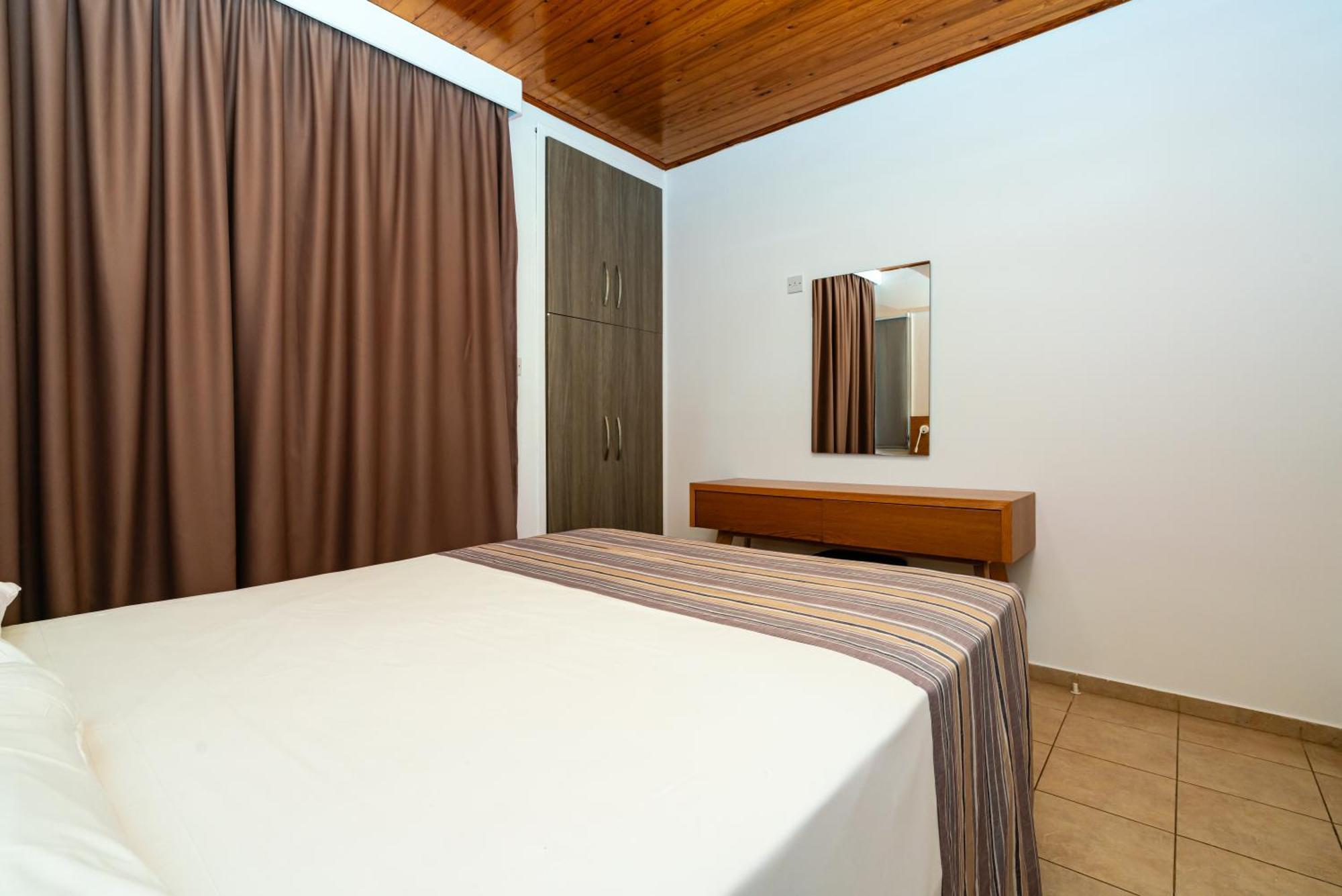 Helios Bay Hotel And Suites Klorakas Ngoại thất bức ảnh