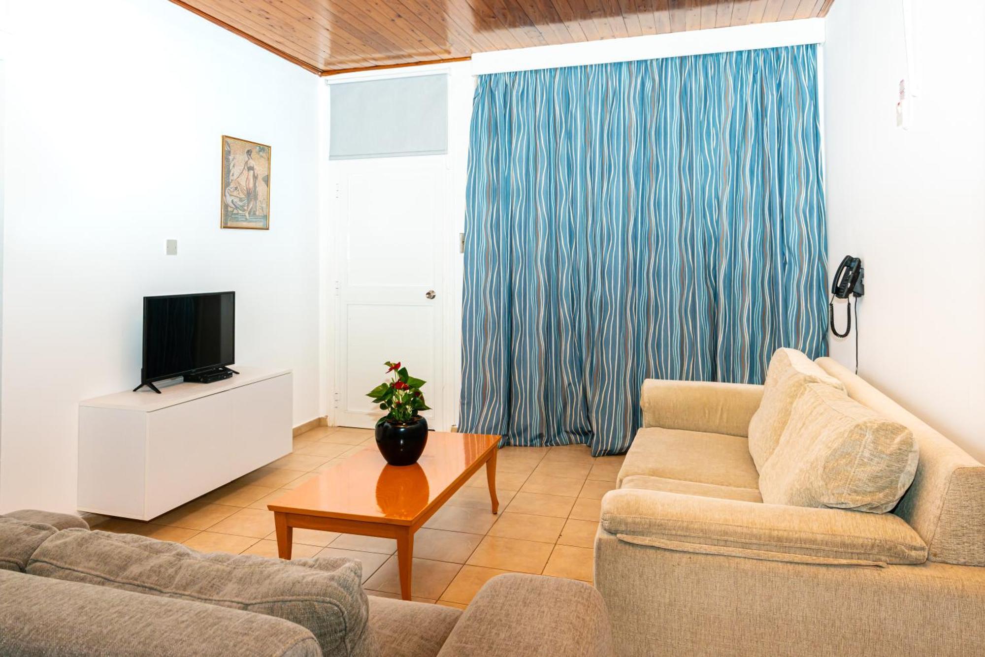 Helios Bay Hotel And Suites Klorakas Ngoại thất bức ảnh