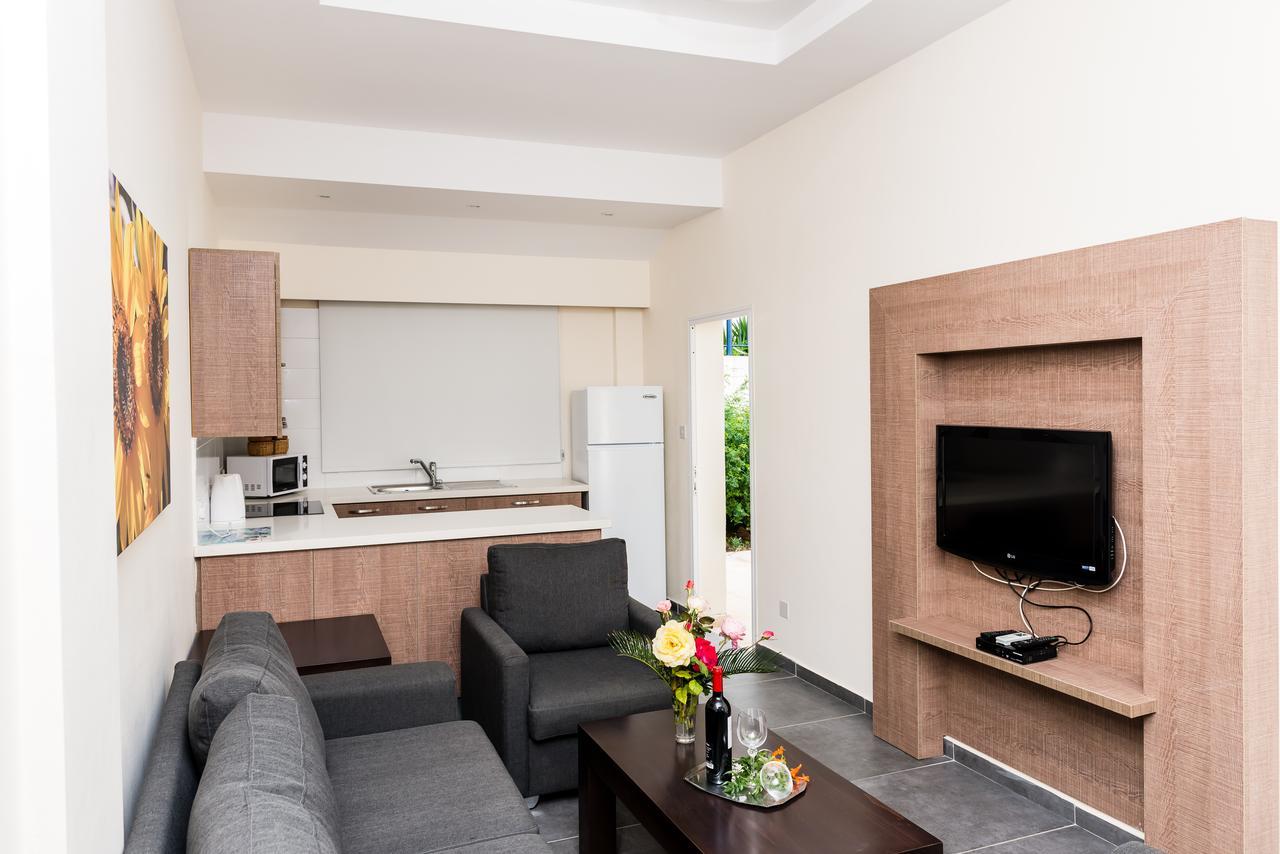 Helios Bay Hotel And Suites Klorakas Ngoại thất bức ảnh
