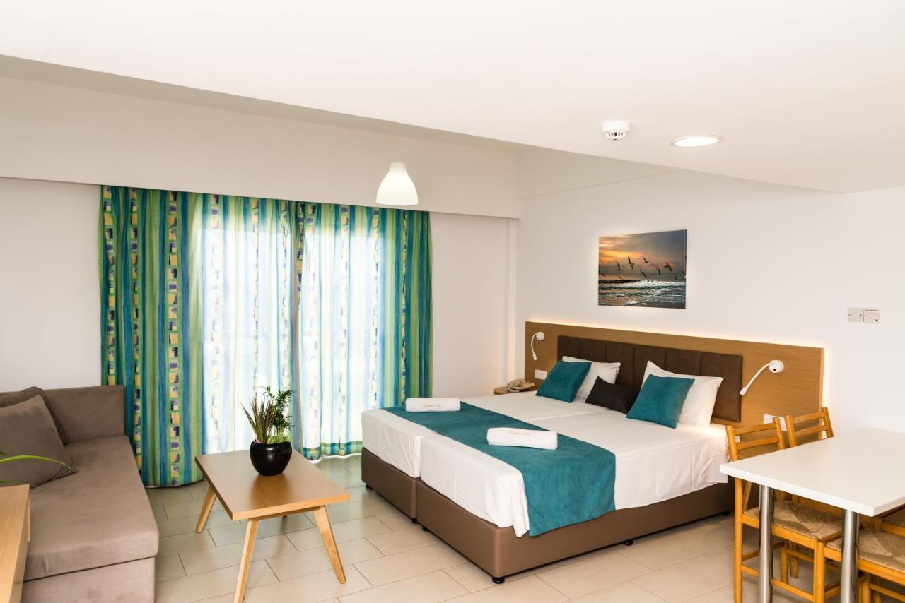 Helios Bay Hotel And Suites Klorakas Ngoại thất bức ảnh